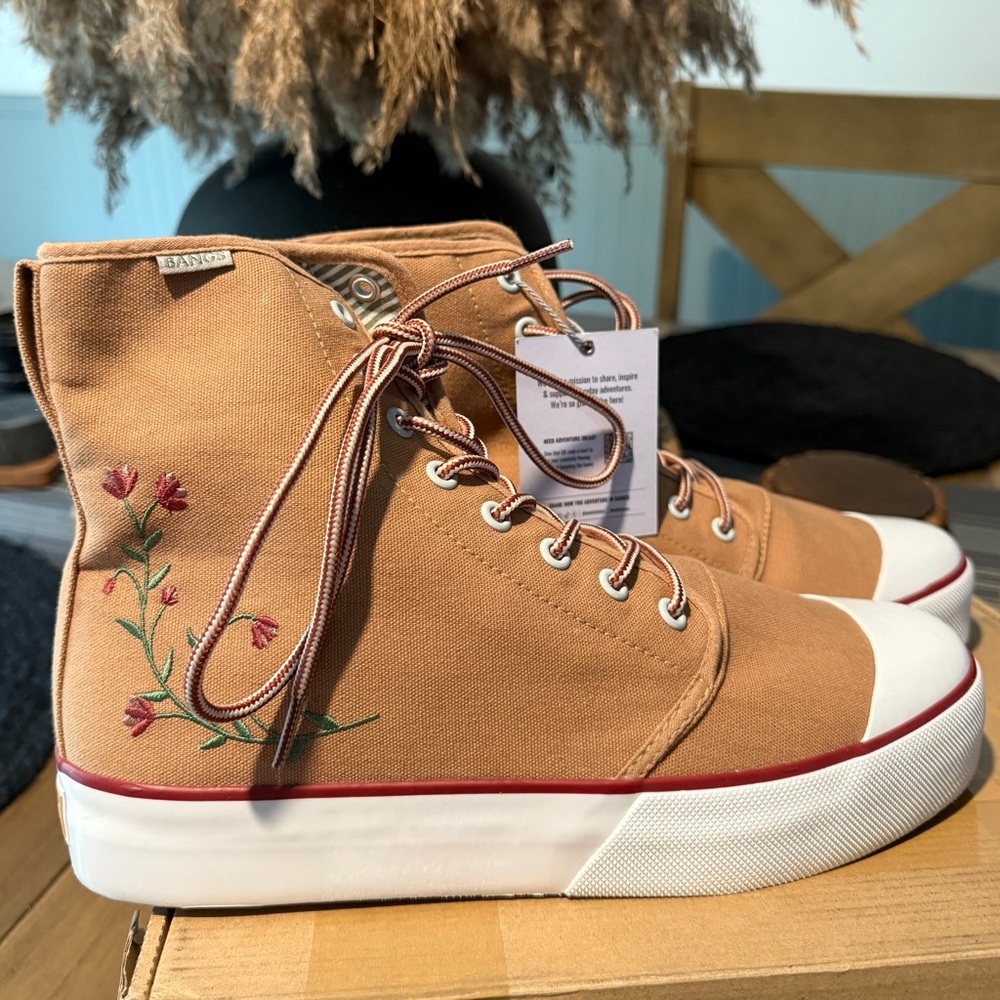 . Bangs Tan & Red Secret Garden Platform Embroidered High Top Sneakers W/Flaws